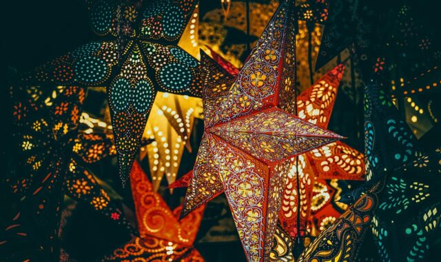stars, lanterns, lighting, christmas lanterns, illuminated, decorations, christmas decorations, colorful, flea market, christmas market, stand, sales stand, stall, sale, christmas, advent, christmas time, christmas background, happychristmas, christmas wallpaper, christmas, christmas, christmas, christmas, christmas, christmas background