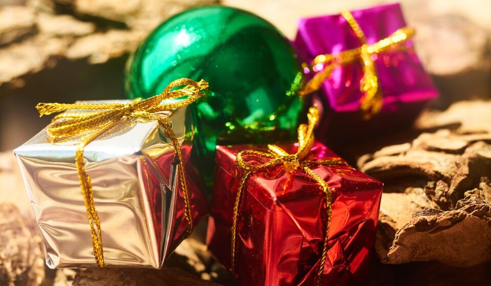 new year, present, package, christmas, decoration, packaged, surprise, winter, december, gifts, holiday, celebration, religion, belief, wish, fun, design, decorative, festive, celebrate