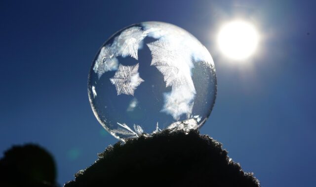 soap bubble, crystals, ice crystals, freeze, cold, bubble, backlighting, winter, bullet, wintry, frozen, frost, spherical shape, spherical, icy, icy cold, ice flowers, crystal growth, crystalline, snow, ice cream, the winter's tale, winter magic, nature, fairytale, magical, magic, frozen bubble