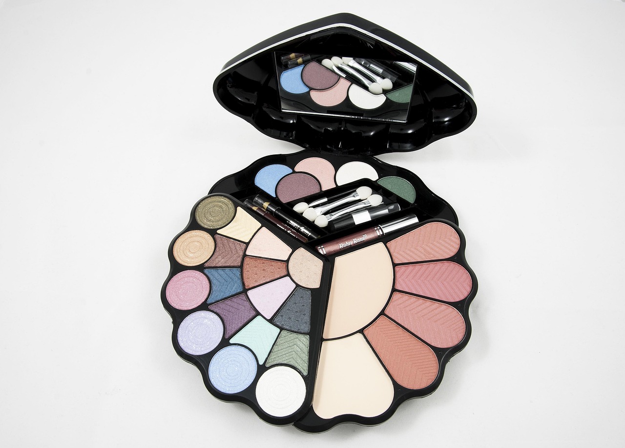 eye shadows, palette, makeup kit, powder, blush, woman, beauty, round, compact, makeup kit, makeup kit, makeup kit, makeup kit, makeup kit