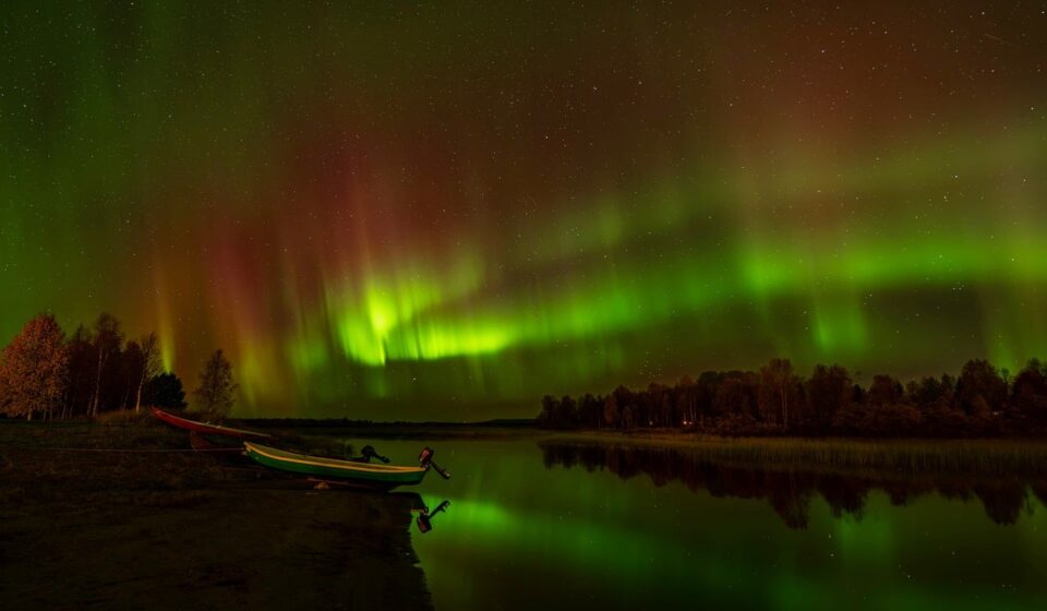 aurora borealis, nature, northern lights, night, green, finland, starry sky, black, reflection, autumn, horizon, calm, river, space, trees, universe, beauty, mysterious, phenomenon, tourism