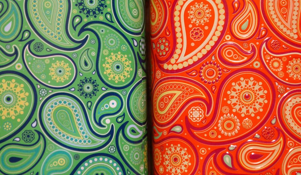 tea tins, cans, multicoloured, coloured, colorful, green, red, template, pattern, metal cans