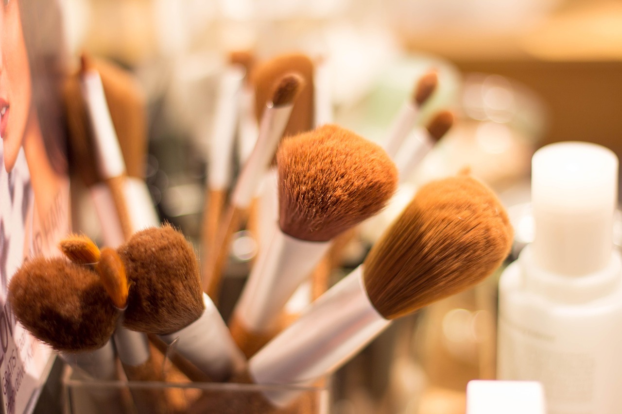 paint brush, rose flower, make up, cosmetics, beauty, schmink brush, to dye, powder, makeup brush, eye shadow, pen, instruct, rose, bronzing pearls, bristles, eyeliner, fashion, natural cosmetics