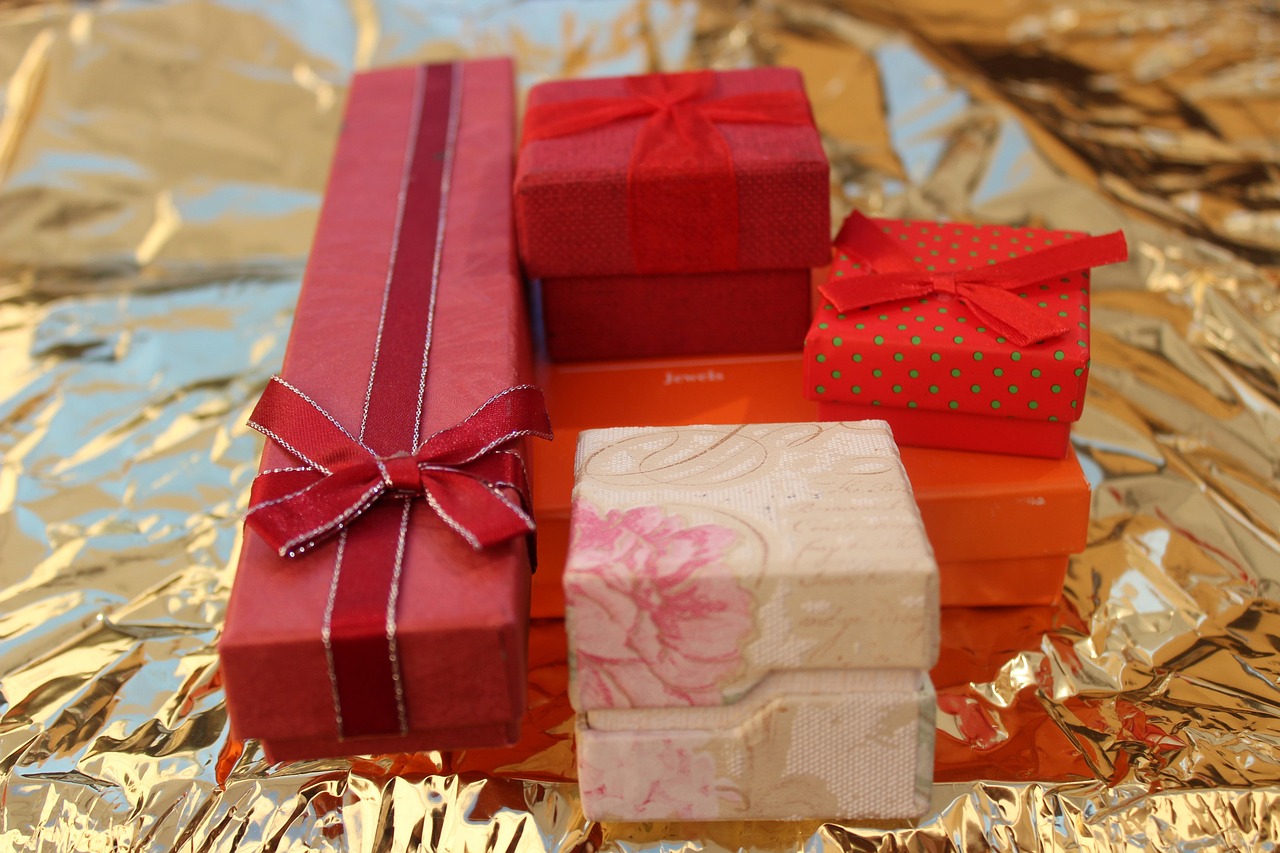 gift, gifts, christmas, decoration, celebration, box, holiday, present, red, surprise, presents, christmasbackground, december, happy birthday, package, packaging, joy, packed